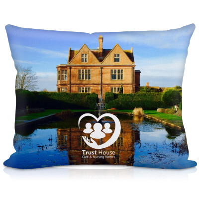 - 57cm x 40cm Water Resistant Polyester Fabric + Removable Cover (Zip + Overlocking Inside)