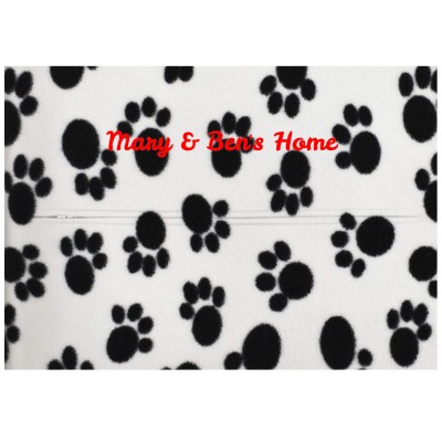 (36cm x 25cm) - Paws Fleece Fabric with Zip Opening